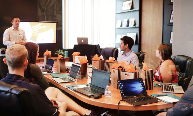 Navigating Office Politics: Your Guide to a Successful Corporate Journey
